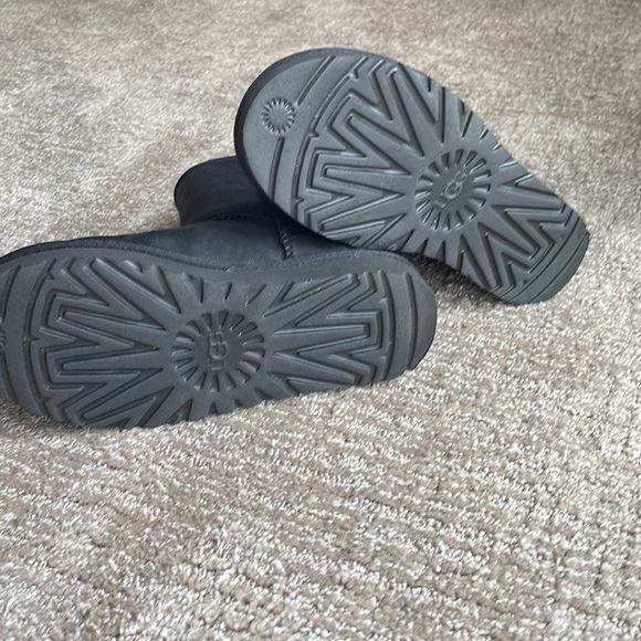 Ugg boots worn once - Picture 2 of 4